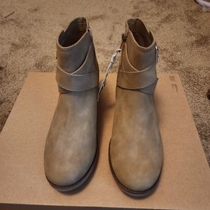 Beige Side Buckle Boots
